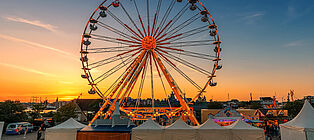 Riesenrad bei einer Veranstaltung in Wilhelmshaven